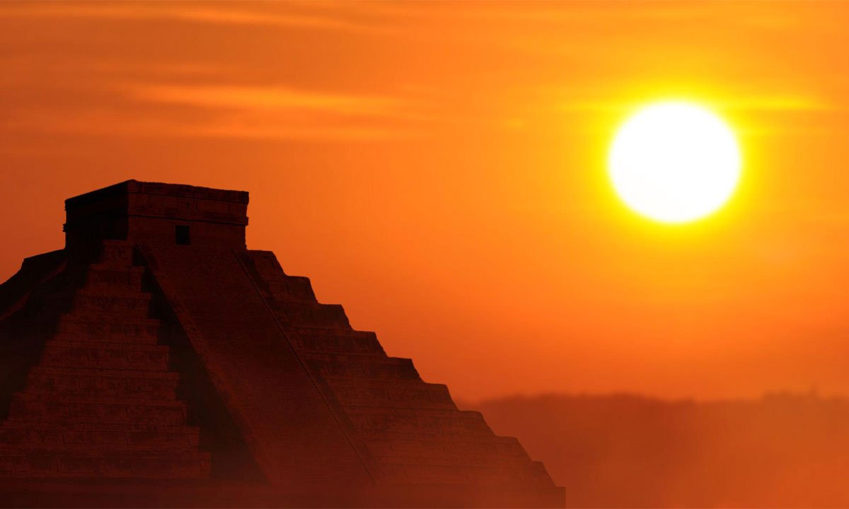 Sunset over the Chichén Itzá pyramid in Yucatán, reflecting Maya heritage on a private Mexico journey.